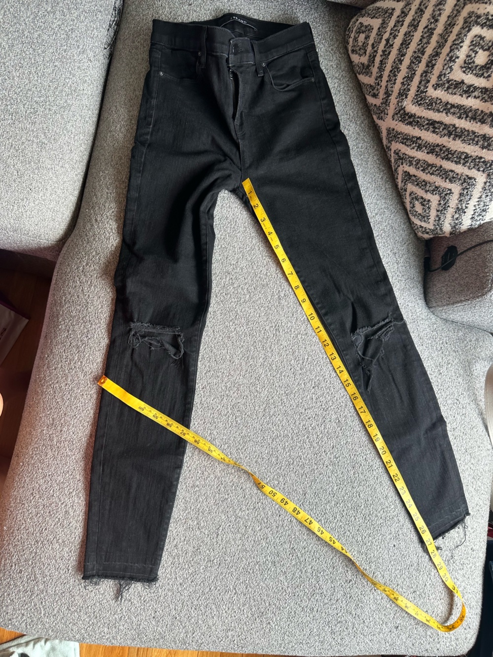 J Brand Alana High Rise Skinny Jeans Offbeat Black Distressed Knee Raw Hem